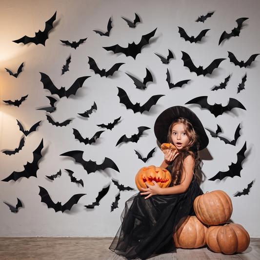 Chauves-souris 3D noires qui s'envolent sur un mur de salon (photo d'ambiance)